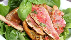 Rougets en carpaccio et basilic
