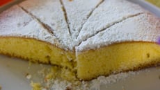 Gâteau au yaourt, fleur d'oranger et miel