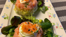 Nids de Saint-Jacques aux œufs de saumon et salade