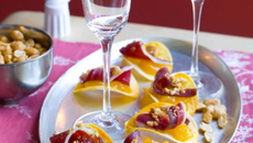 Tuiles de magret de canard, chutney de mangue et éclats de cacahuètes