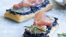 Mini fougasses tapenade et mozzarella