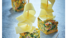 Banderilles de Beaufort sur tortillas de courgettes