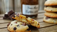 Cookies aux pépites de chocolat et insert au caramel