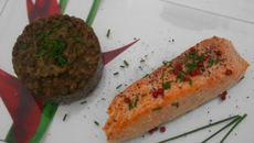 Saumon à l'unilatéral et lentilles vertes du Puy