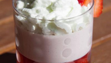 Panacotta de Gariguette en robe de verveine