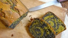 Cake marbré au thé matcha et sésame noir