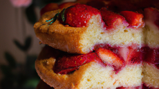 Gâteau renversé aux fraises