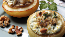 Charlotines chaudes poires, roquefort, noix