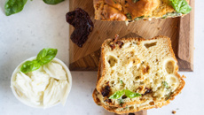 Cake salé ricotta, mozzarella et tomates séchées