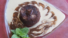 Fondant au chocolat coulant fourré à la poire