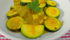 Courgettes et oignon au curry en bocaux