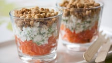 Tartare de Saumon, Cottage Cheese aux Herbes, Crumble à la Moutarde