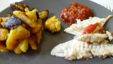 Bananes plantains avec du poisson braisé