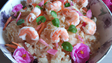 Salade de nouilles de riz et crevettes roses