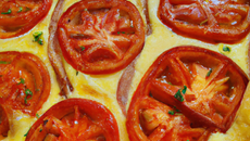 Tarte au fromage et lardons sauce tomate