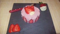 Mousse de fraises garguiette et son cœur de chocolat blanc