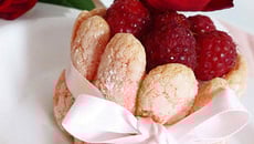 Charlotte à la rose et aux framboises