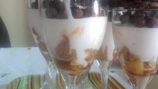 Pommes caramélisées sur nuage vanillé, chapeau chocolaté