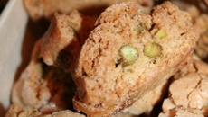 Minis biscottis au lime et au pistaches