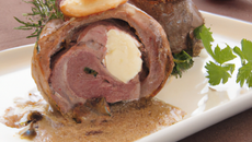 Gigot d'agneau d'Île-de-France en cocotte farci au Brie de Melun