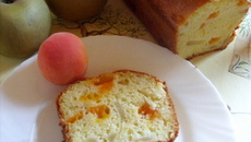 Cake aux petits-suisses, pommes-abricots