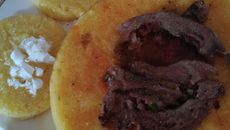 Galette de polenta et Pur Brebis Pyrénées