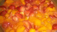 Poêlée de pêches, fraises à la menthe