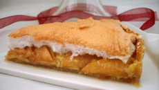 Tarte aux pommes meringuées