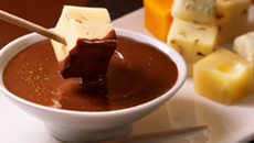 Pics de fromage sauce chocolat-curry