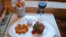 Mignon de porc en croûte de noix, sauce au noix