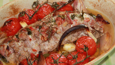 Filet mignon, légumes, lards et basilic