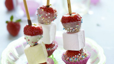 Sucettes de fraises de France au chocolat blanc