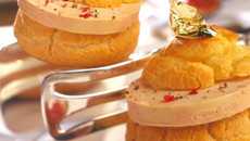 Profiteroles au foie gras et compotée de figues en feuilles d'or