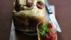 Pain aux herbes de Provence et aux tomates séchées