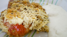 Crumble de tomates au romarin frais, sauce au chèvre, et à la fleur de thym