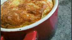 Soufflé à la cancoillotte en cocotte