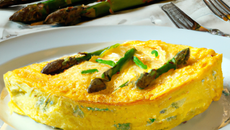 Omelette souflée aux asperges