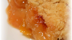 Crumble Amandin sur compotée de Mirabelles