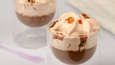 Crème au chocolat, nuage au chocolat, nuage de gianduja et craquant de noisettes