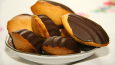 Madeleines en coques de chocolat