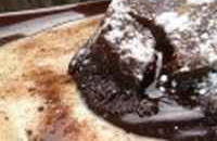 Coulant au chocolat, crème anglaise et piment d'Espelette