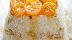 Bûche aux kumquats confits, coco passion, chocolat fleur d'oranger