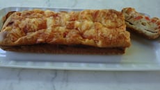 Cake façon lasagnes cantal, tomate et blancs de dinde