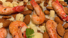 Aumônière de mozza, crevettes rouges et amandes