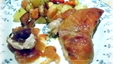 Pintade fermière des landes au foie gras et confit de figues sur confit d'oignons à l'orange