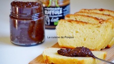 Pâte à tartiner au chocolat, confiture de lait cacao et noisettes