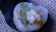 Carpaccio de Saint-Jacques au caviar d'escargot