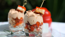 Verrine de lotte aux poivrons confits et chorizo chantilly poivron framboise