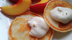 Blinis aux pêches blanches