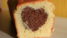 Gâteau caché : cake au cœur chocolat
